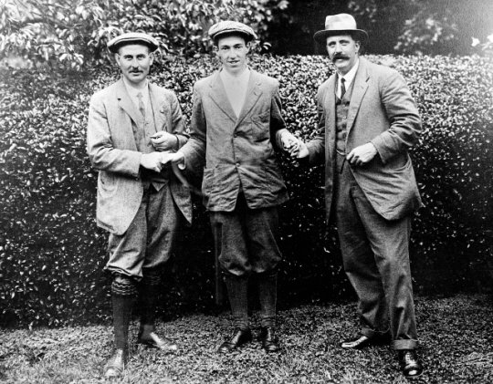 1913년 US오픈 우승자인 프렌시스 위밋(가운데)과 영국에서 온 명프로 해리 바든(왼쪽), 테드 레이. [AP=뉴시스]